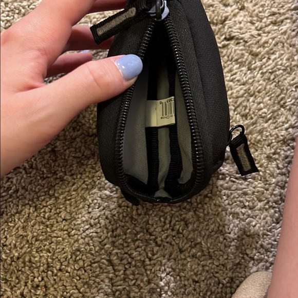 red digital camera - Picture 5 of 7